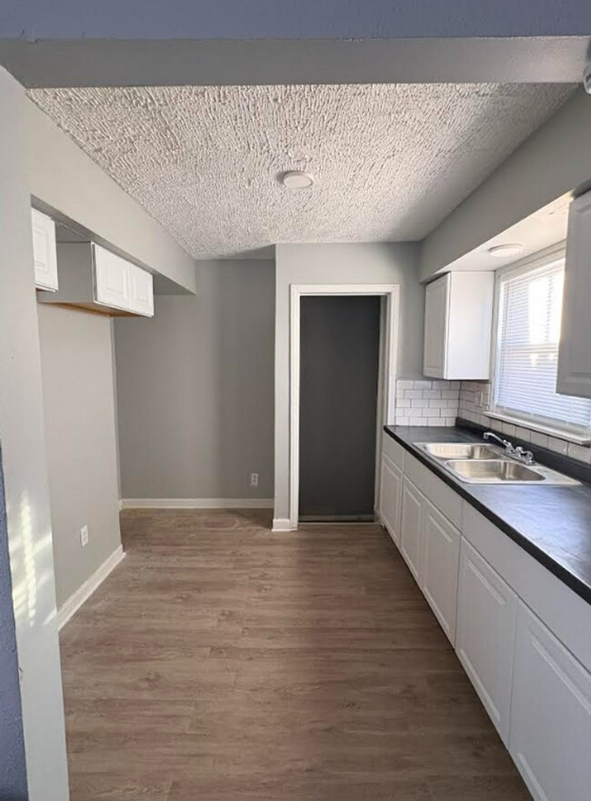 Photo - 18428 Stahelin Ave