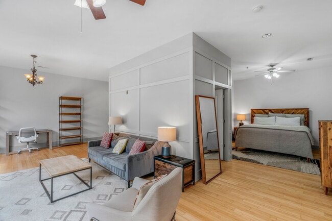 Photo - 525 E 34th St