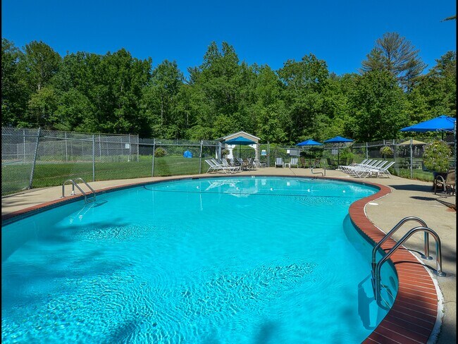 Sparkling Pool - Patriots Park