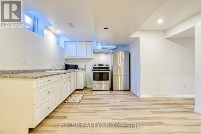 Photo - 72 Nanaimo Cres