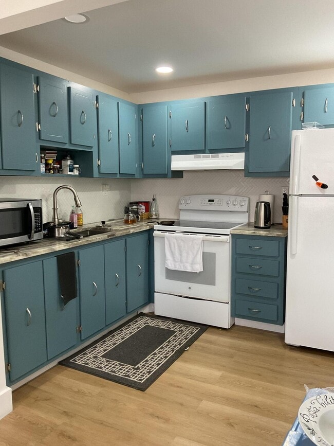 Building Photo - 473 Capri G Unit J