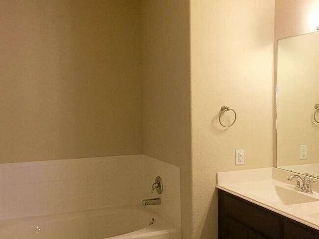 Photo - 618 Longstreet Dr