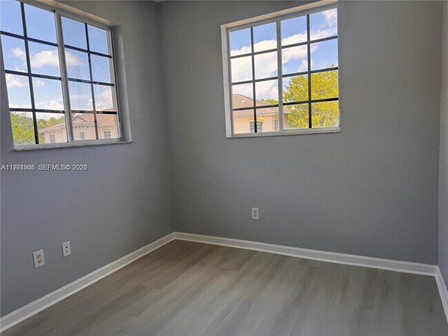 Photo - 1969 Freeport Dr