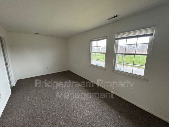 Photo - 660 Randler Ave