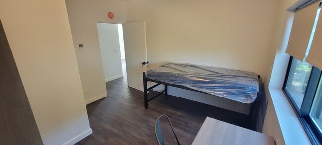 Photo - Entirely NEW Building, NEW Appliances - FU... Unidad D - Room 4