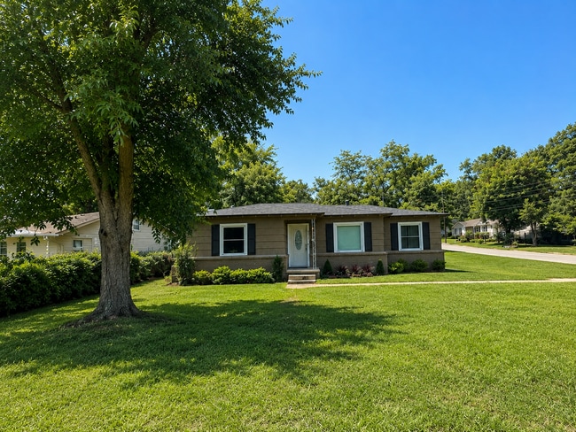 Building Photo - 2521 Sunnybrook Dr