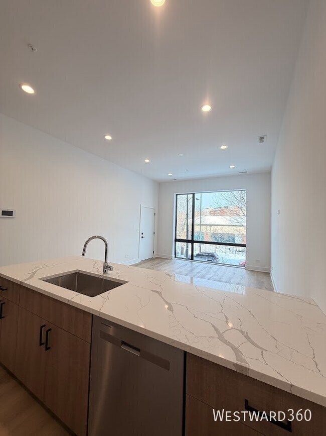 Building Photo - 1607 W 13th St Unit 300
