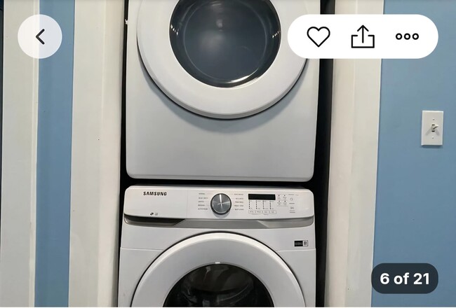 Lavadora y secadora de carga frontal - 5911 S Indiana Ave