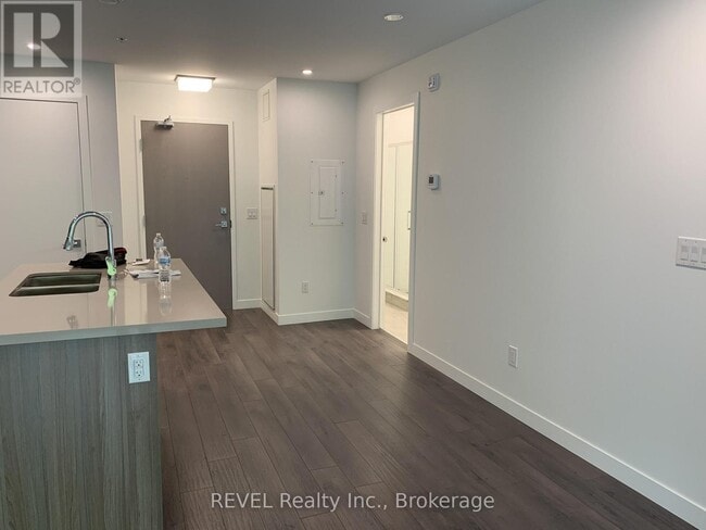 Photo - 455 Charlton Ave E Unit 301