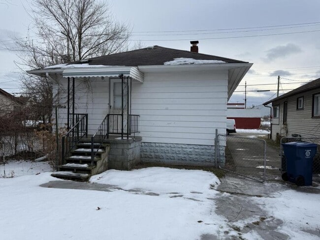 Photo - 952 Markham St