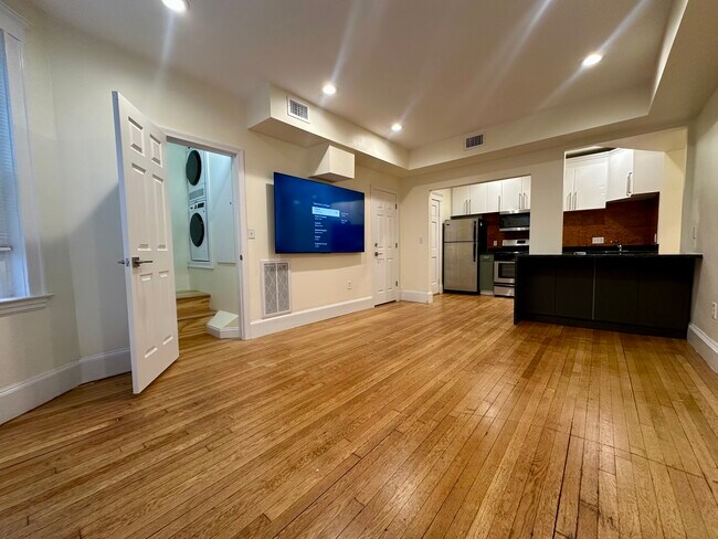 Building Photo - 65 Babcock St Unit 1 Rental