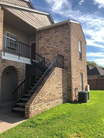 Building Photo - 1700 Amelia Ct Unit 326