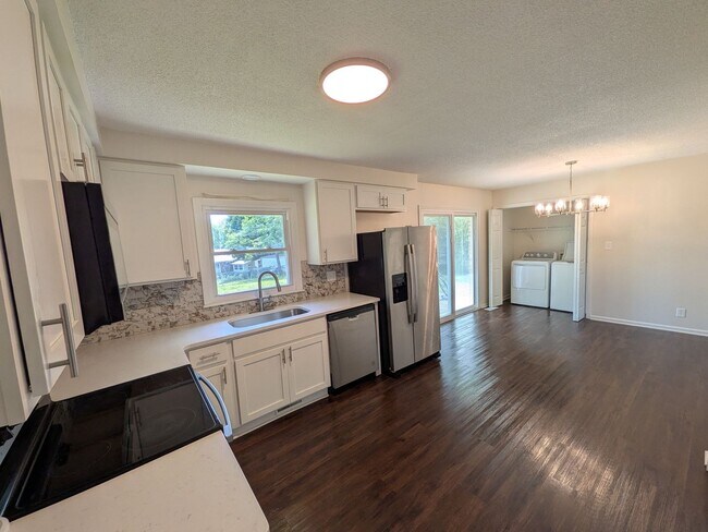 Photo - 809 Margret Dr