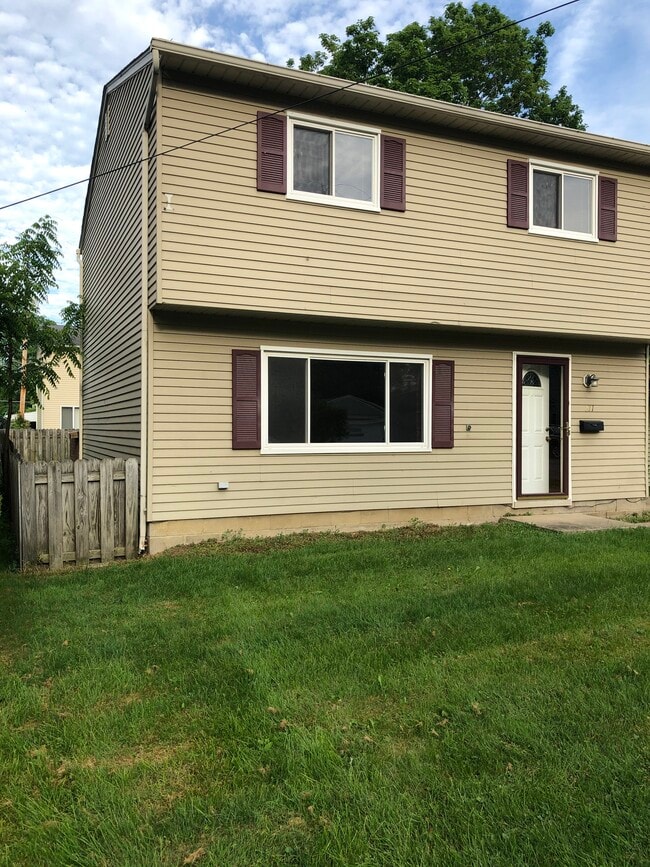 Building Photo - 871 Shadowrow Ave