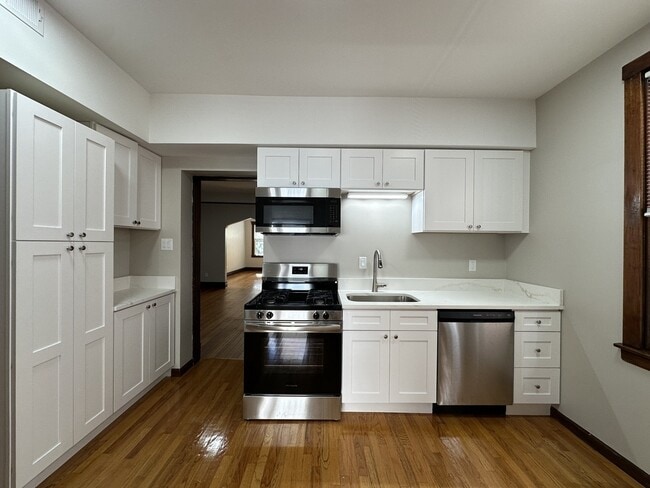 Photo - 2220 W Homer St Unit J01W