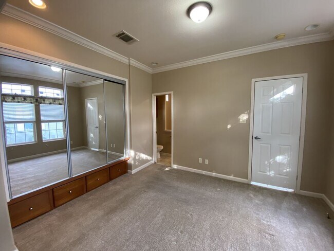 Photo - 47 Freedom Dr