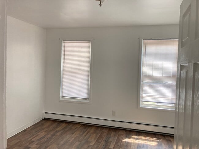 Building Photo - 6 Garden St Unit Second Floor