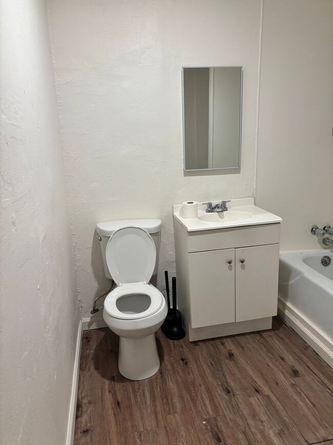 Building Photo - 615 Central Unit 615 Central