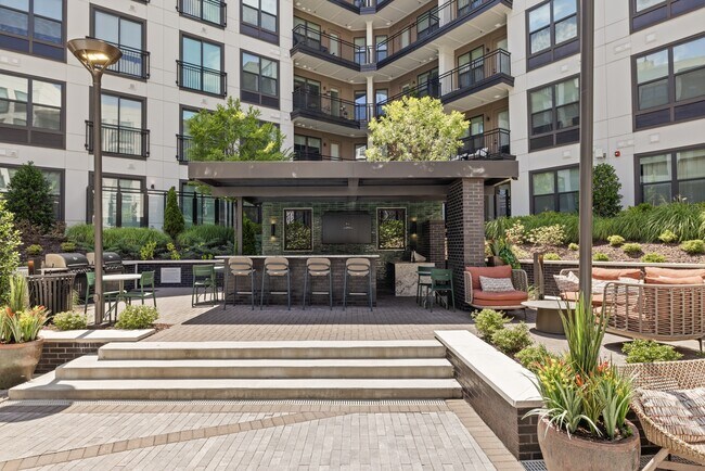 Poolside Grilling and Outdoor Kitchen