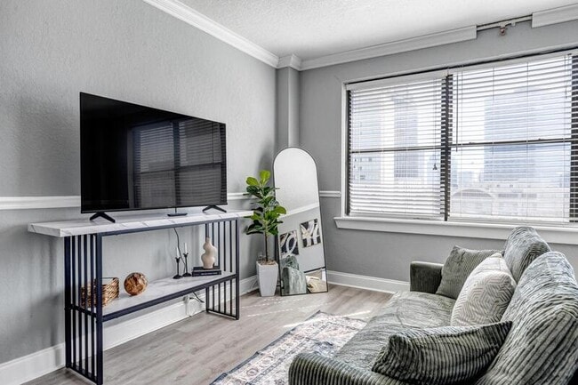 Photo - 311 W Ashley St