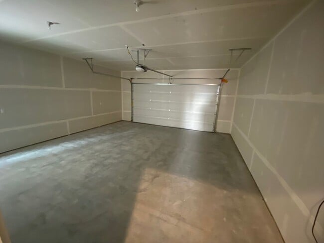 Photo - Beautiful 3-Bed, 2-Bath Home in The Arbors Subdivision