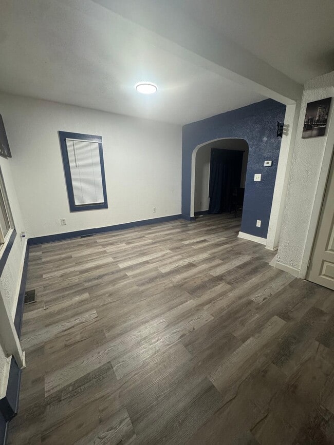 Photo - 455 Irwin Ave