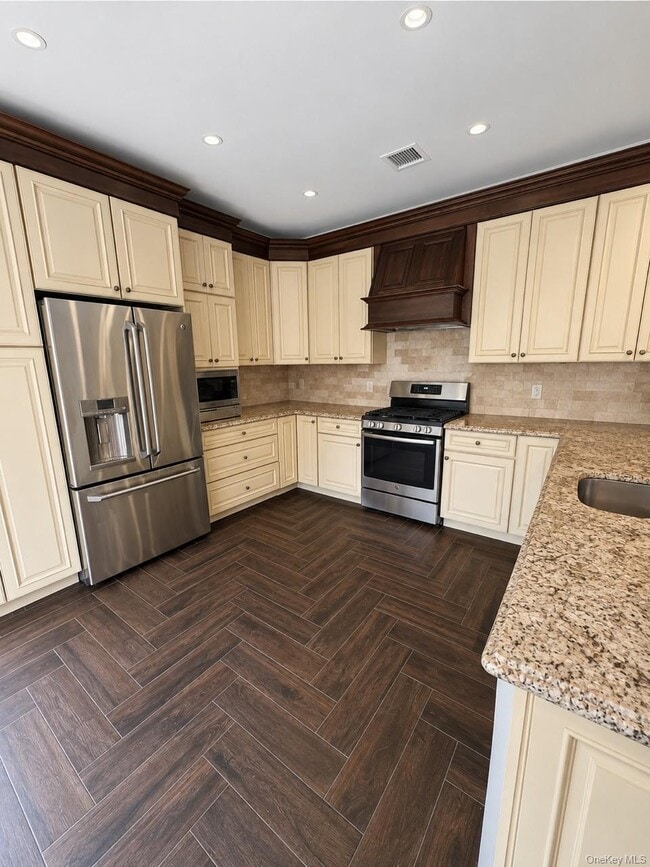 Photo - 902 Manor Ln