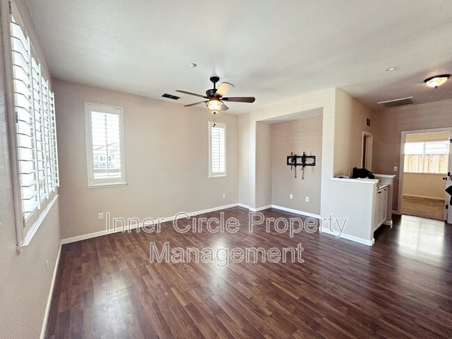 Photo - 253 Creektrail Ct
