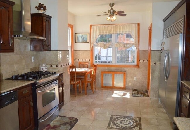 Photo - 42-46 78th St