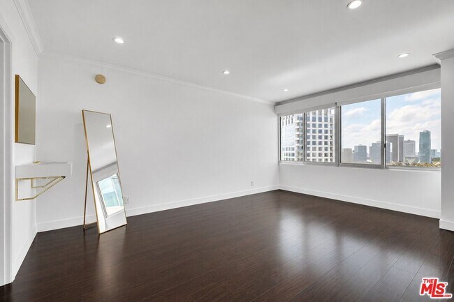 865 Comstock Ave Unit 16C
