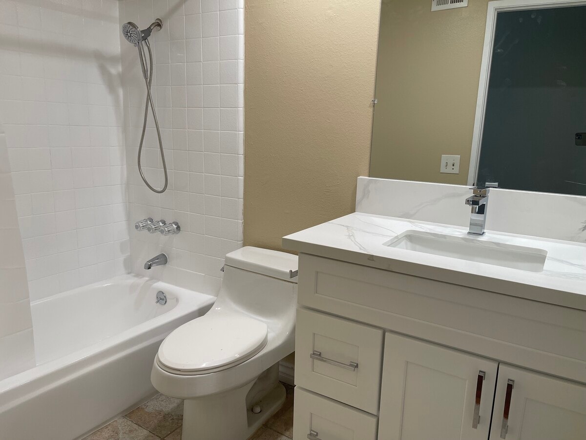 Photo - 19633 Nicholas Ave