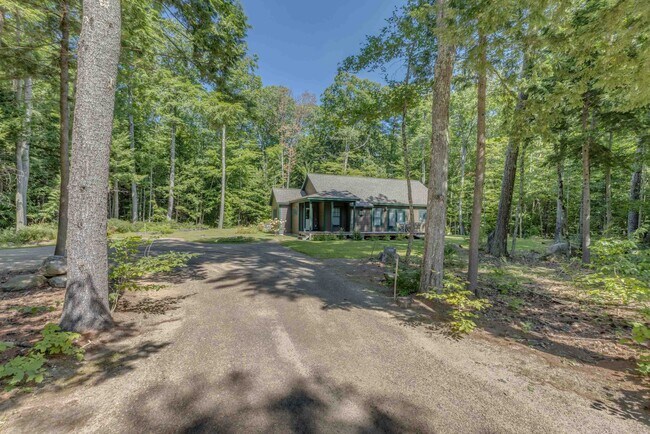 Building Photo - 7 Paugus Rd Rental