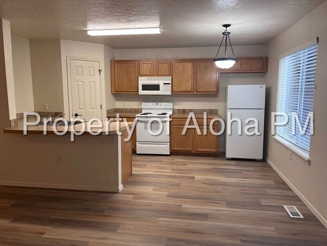 Photo - 1055 W Pine Ave