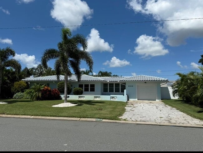 Building Photo - 2315 Sunrise Dr SE Rental
