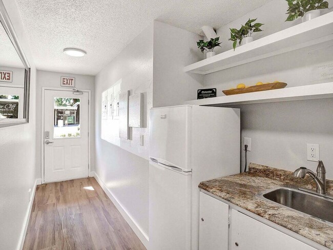 Kitchen River Cliff Apartments Milwaukie Oregon