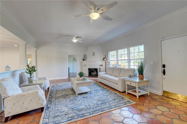 Photo - 302 NW 11th St