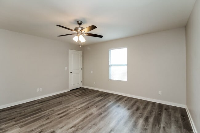 Photo - 1048 Joselynn Drive