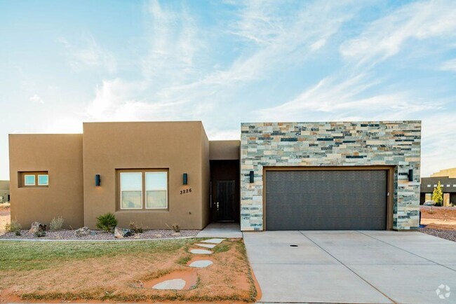 Building Photo - 4 Bedroom Home Close to Sand Hollow!!