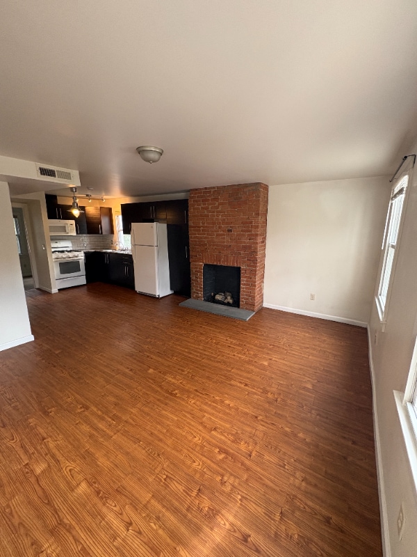 Building Photo - 15 Albany St