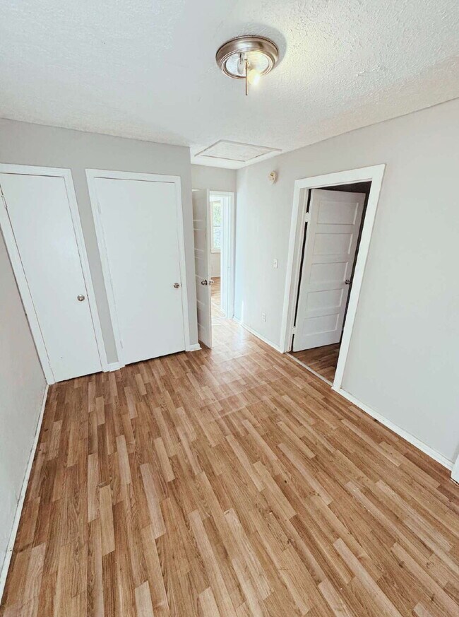 Photo - 743 Bright St