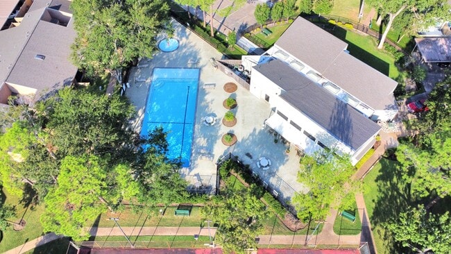 Building Photo - 2379 Briarwest Blvd Unit 35