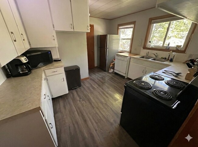 Photo - 563 Rellim Dr