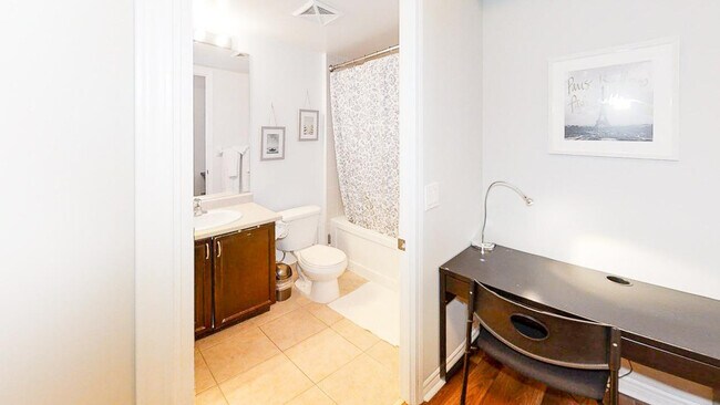 Photo - 30 Grand Trunk Crescent Unit SI FL1-ID1031029P