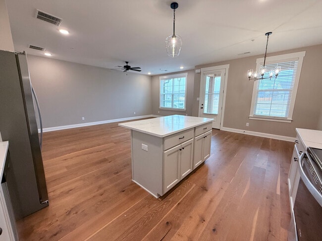 Photo - 731 Bolivar Dr