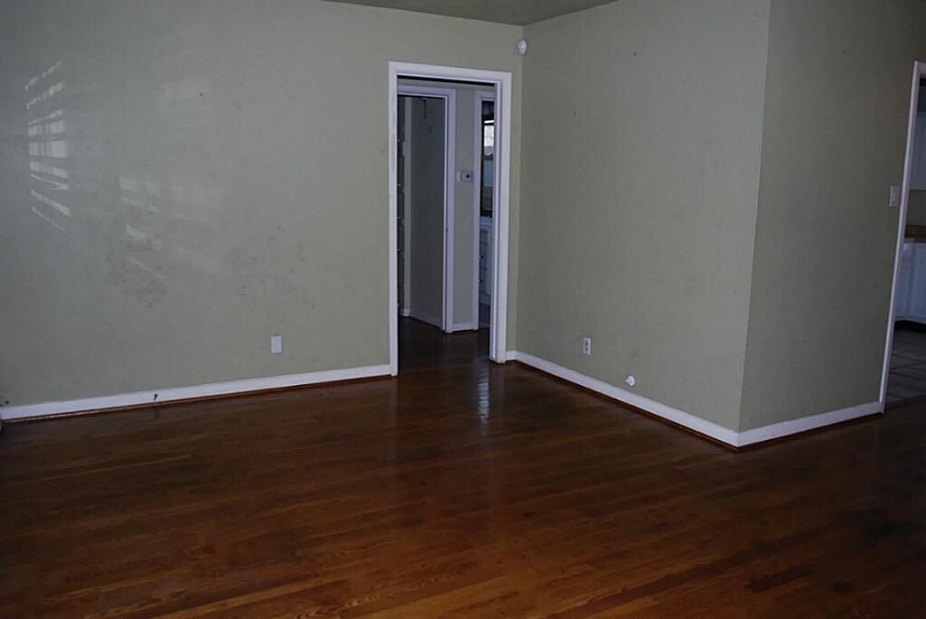 Photo - 6611 Housman