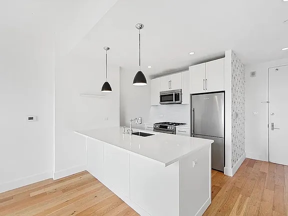 Photo - 27-21 44th Dr