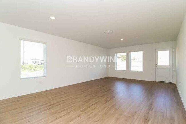 Photo - 1513 Mahogany Ln