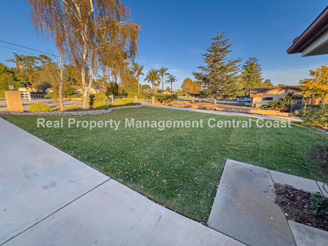 Photo - 245 N Las Flores Dr Unidad 245 Las Flores Drive