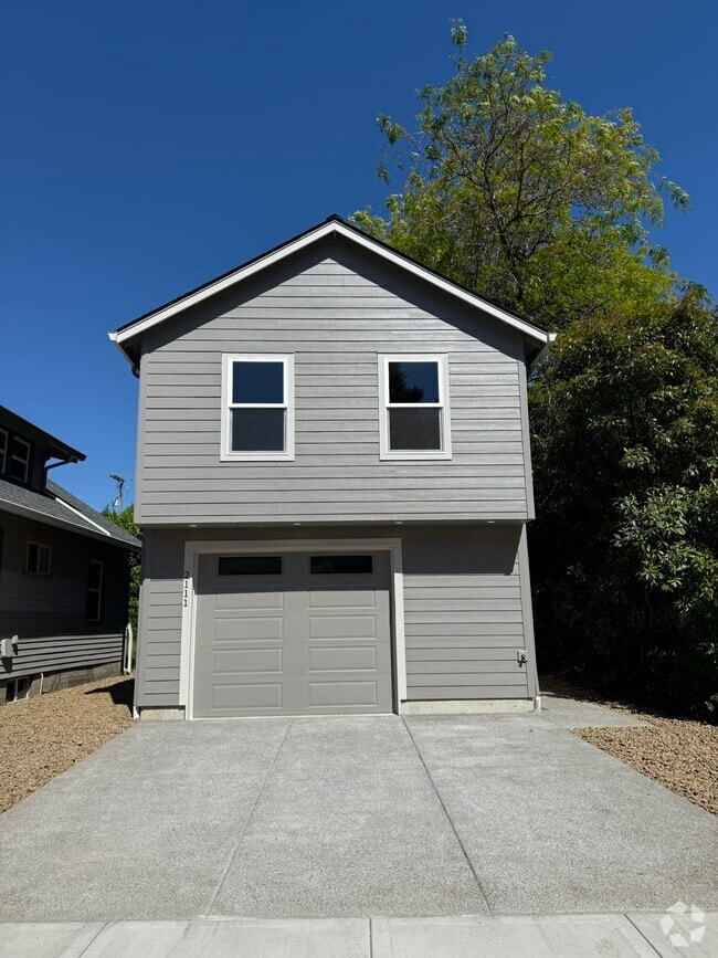 Building Photo - 2111 E Mill Plain Blvd Rental