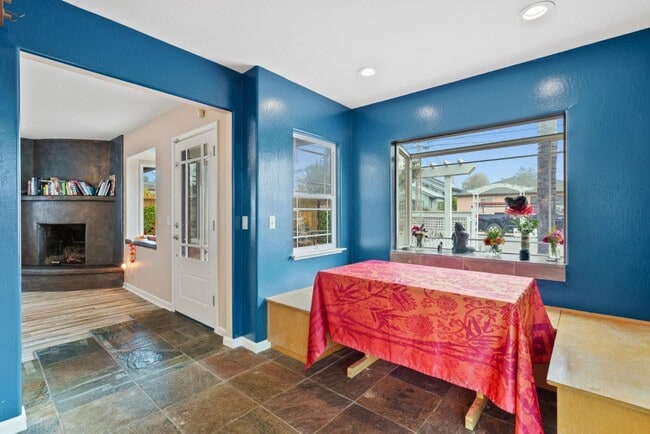531 Dufour St Unit front